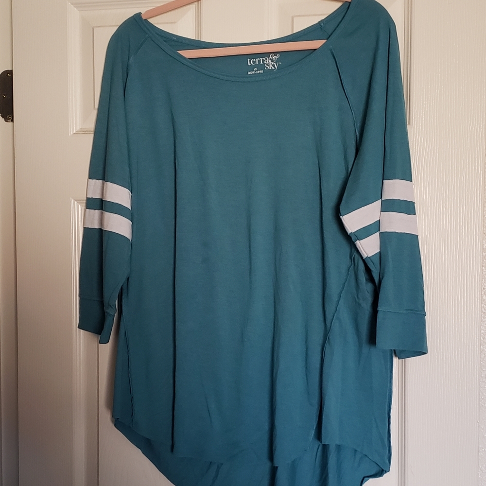 Sports style tee
